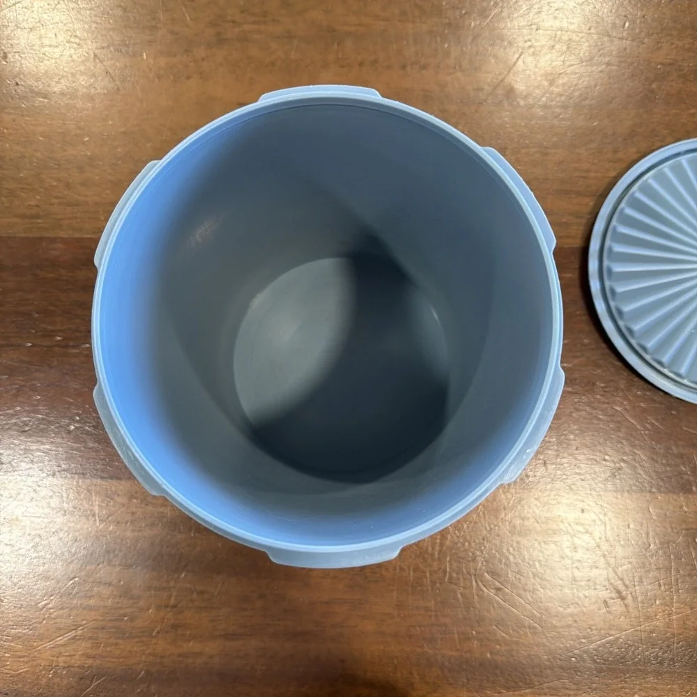 Tupperware - Stacking Servalier Canister - Blue - 809-6 & Lid 810-23